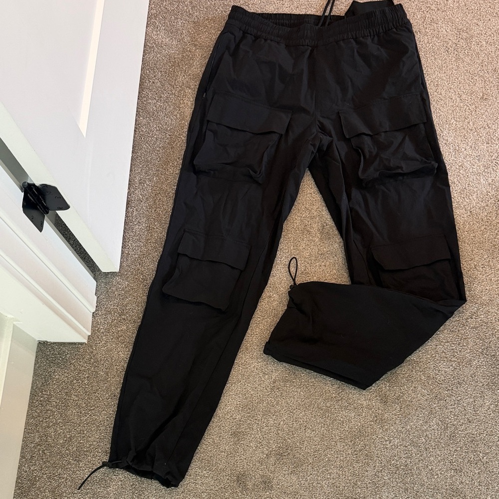 Men’s Alo Black Cargo Pants